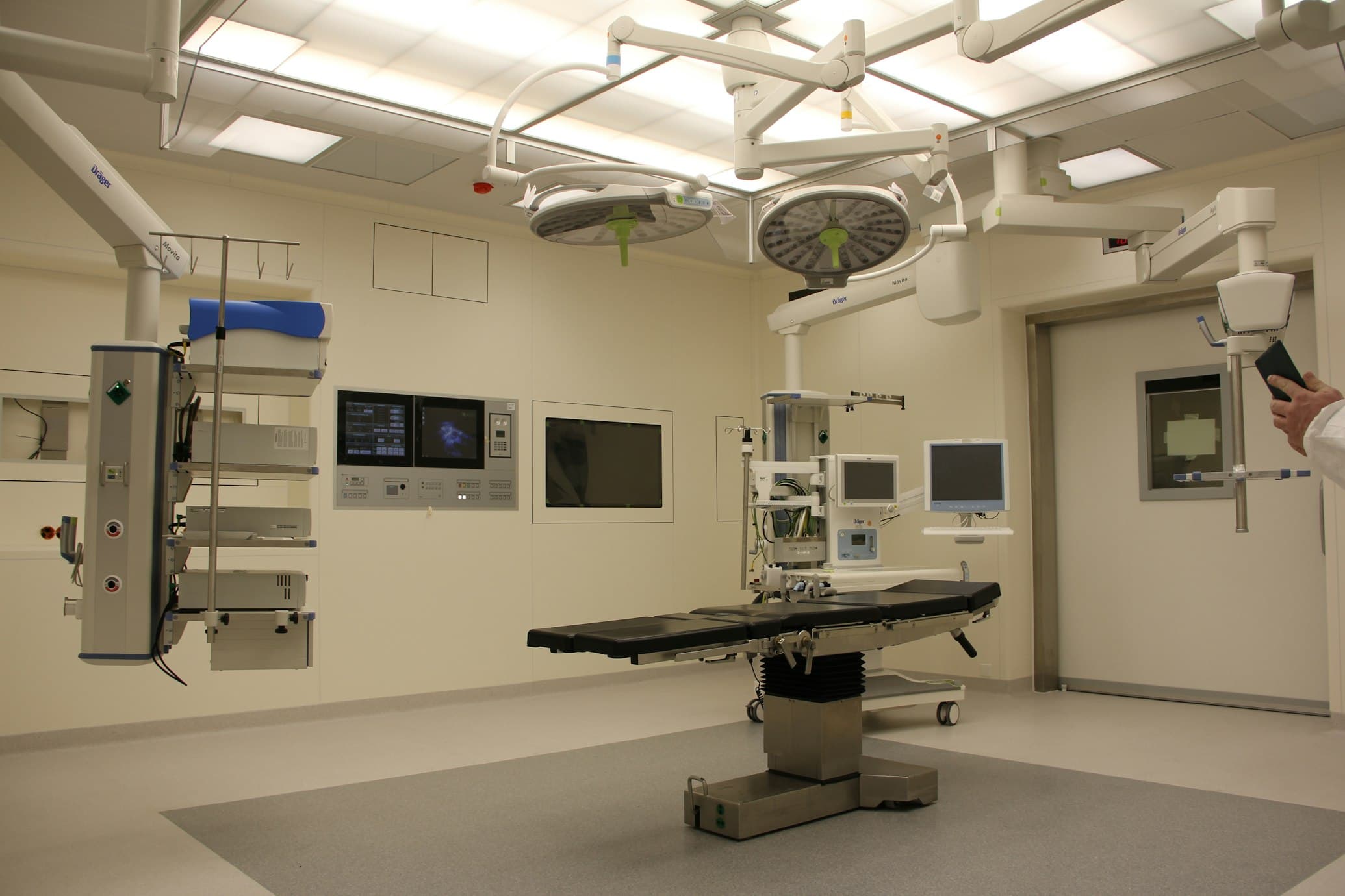 Healthcare facility procedure lighting